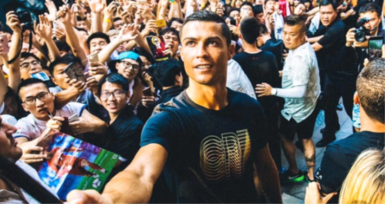PSG\'li Taraftarların İstediği Cristiano Ronaldo: Real Madrid\'de Kalıyorum