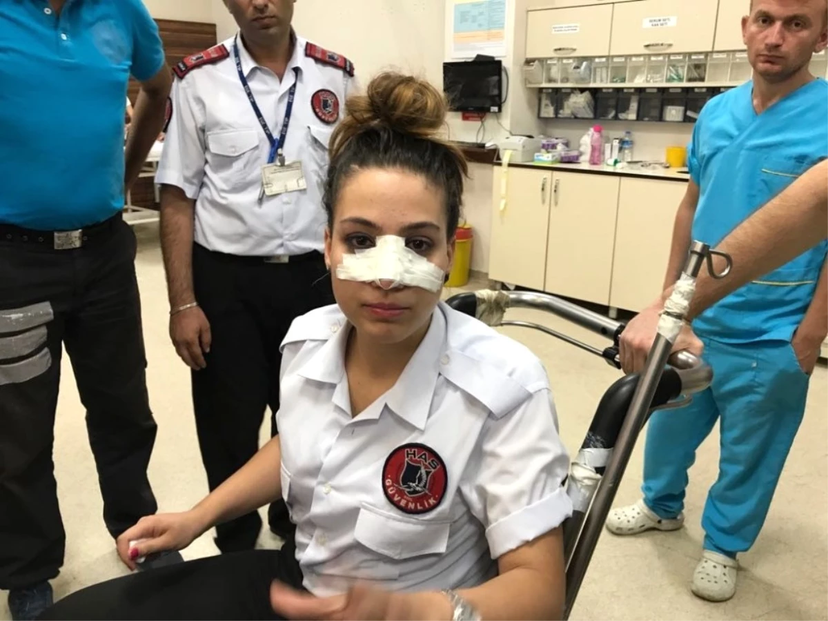 Vatandaş, Hastanenin Güvenlik Görevlisine Saldırdı! Su Şişesi ile Burnunu Kırdı