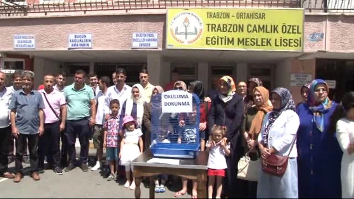 Trabzon Çamlık Özel Eğitim Meslek Lisesi\'nin Kapatılmasına Öğrenci ve Velilerden Tepki