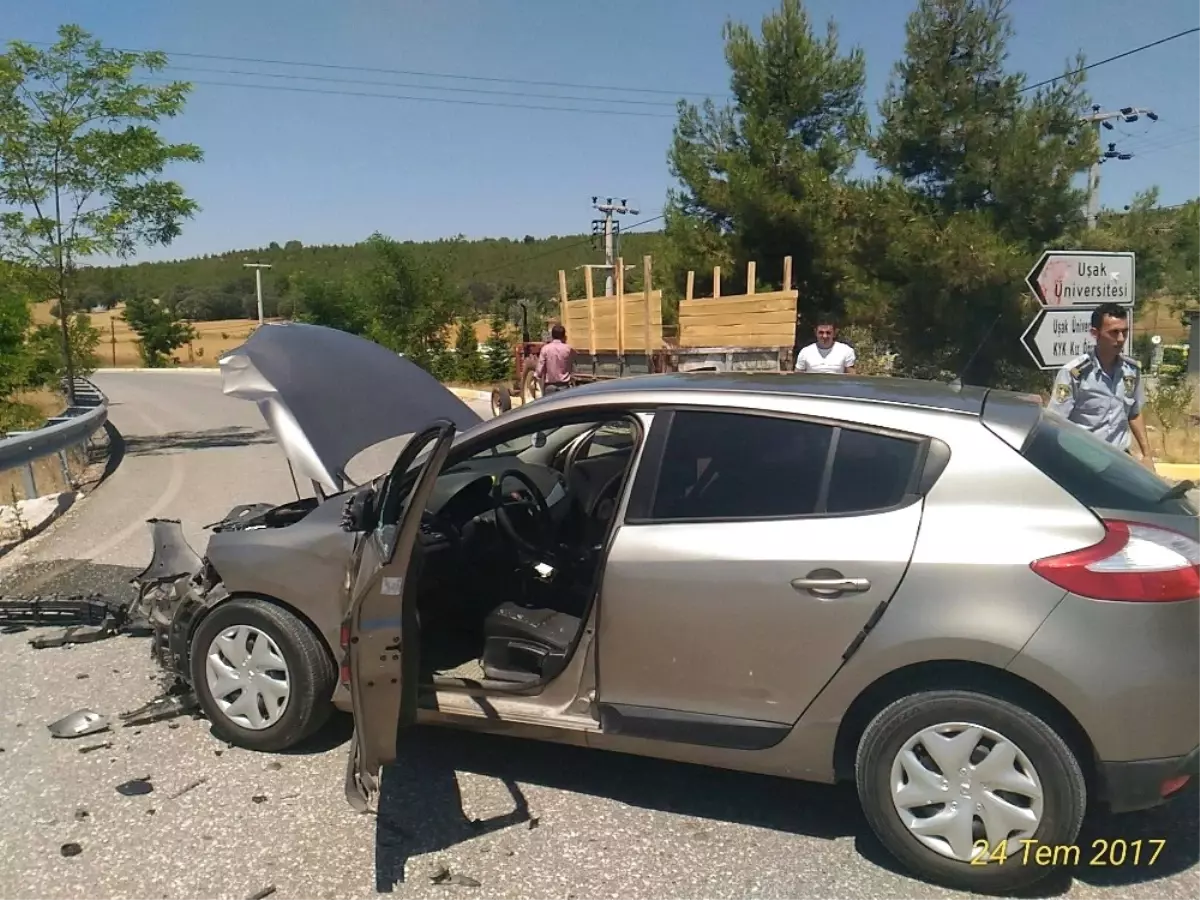 Uşak\'ta Meydana Gelen Trafik Kazalarında Bir Kişi Yaşamını Yitirirken 2 Kişi Hafif Yaralandı.