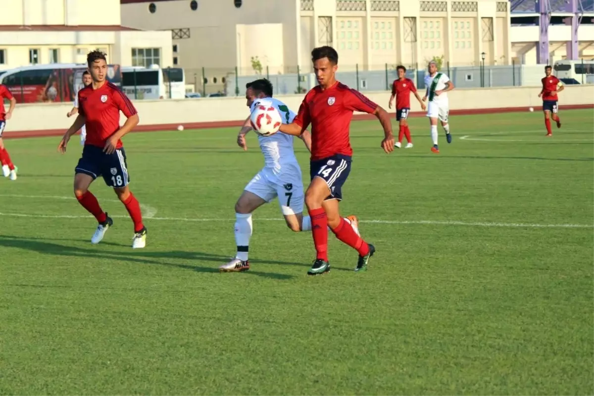 Altınordu ile Denzilispor, Hazırlık Maçında Berabere Kaldı