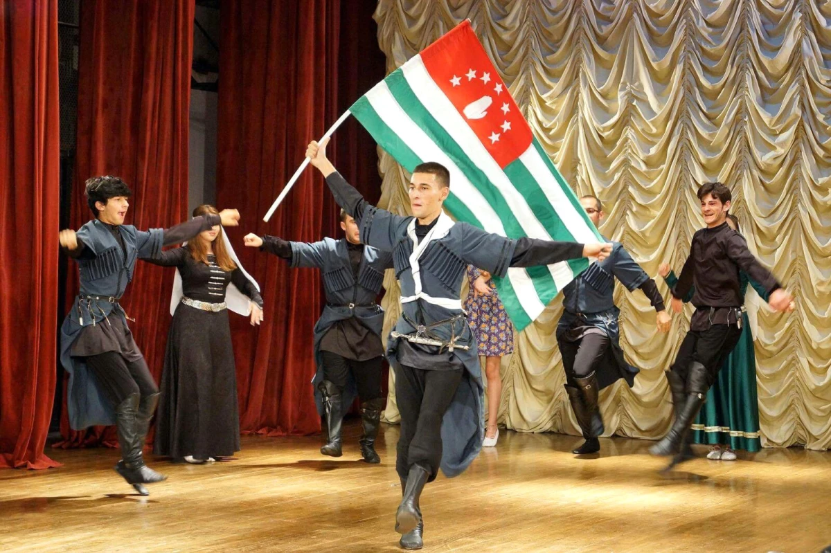Apsınra Dans Grubu Abhazya Turnesi\'nde