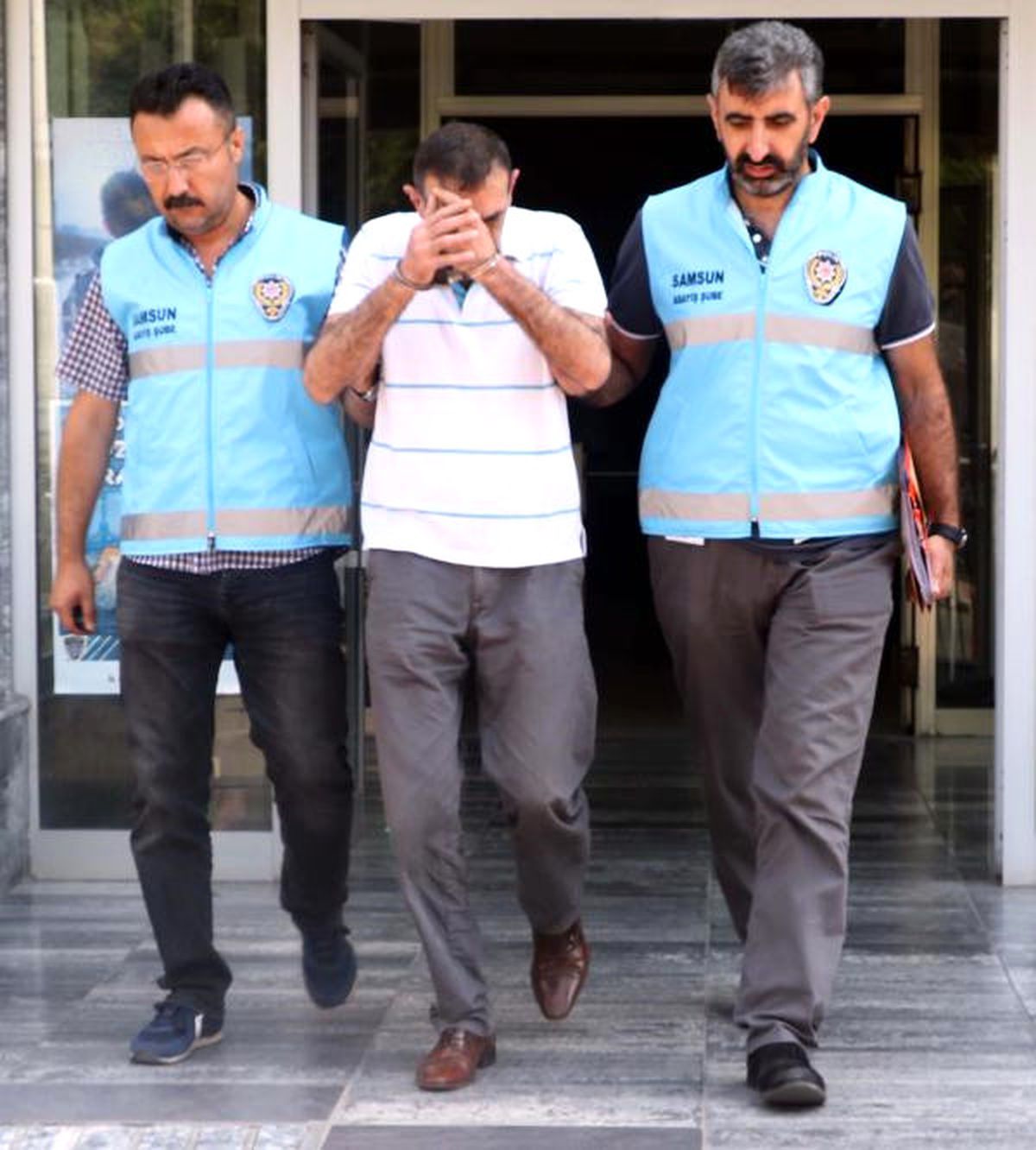 Arkadaşını Tek Bıçak Darbesiyle Ağır Yaraladı
