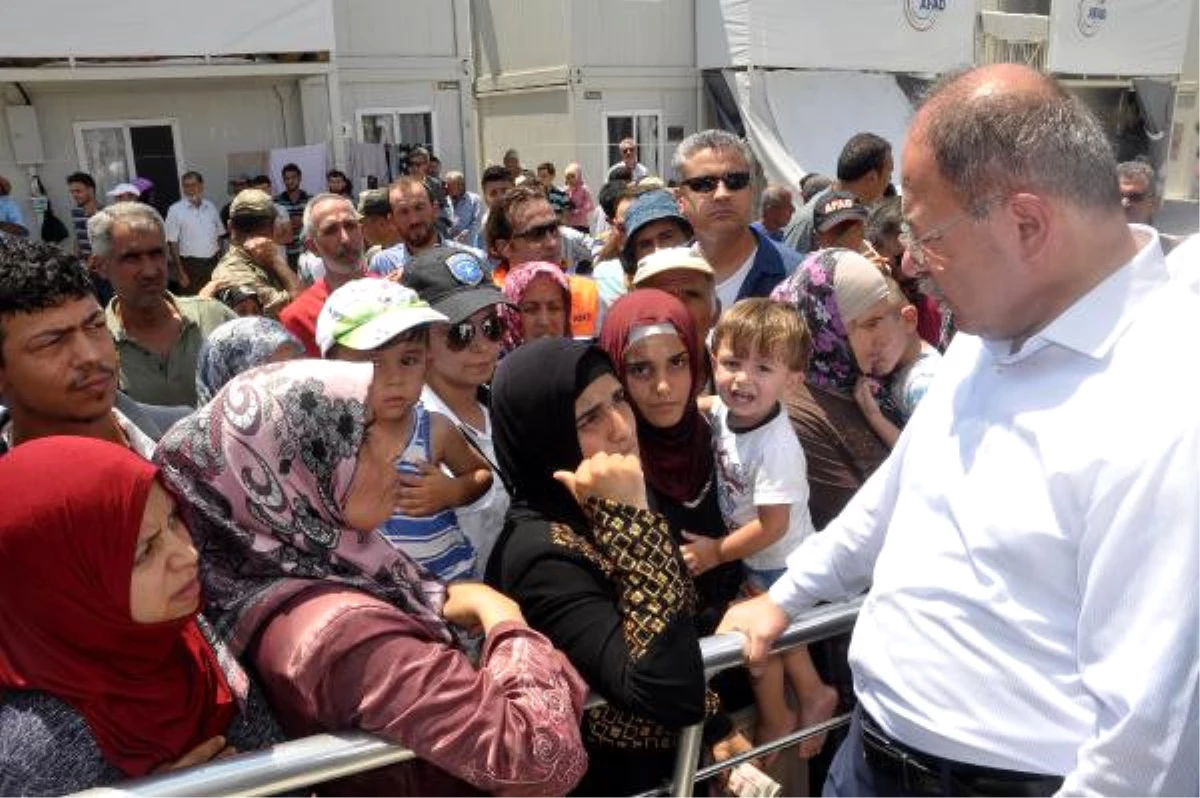 Başbakan Yardımcısı Akdağ\'dan Türkmenlerin Konteynır Kentini İnceledi