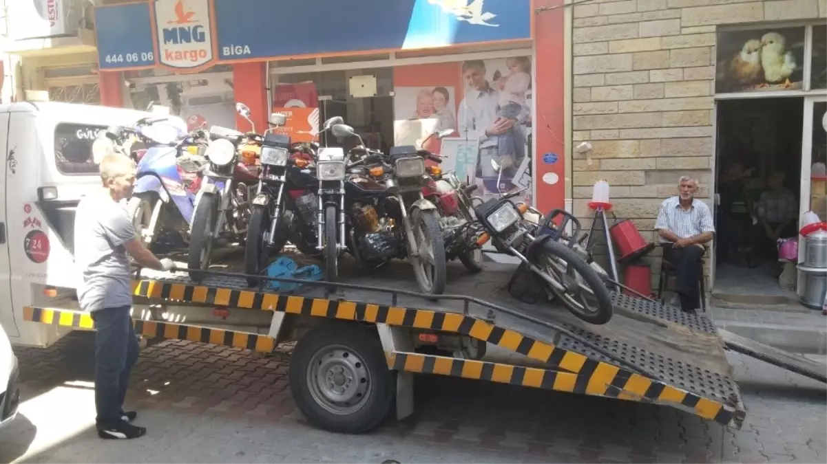 Biga\'da Tescilsiz Motosikletler Toplanıyor