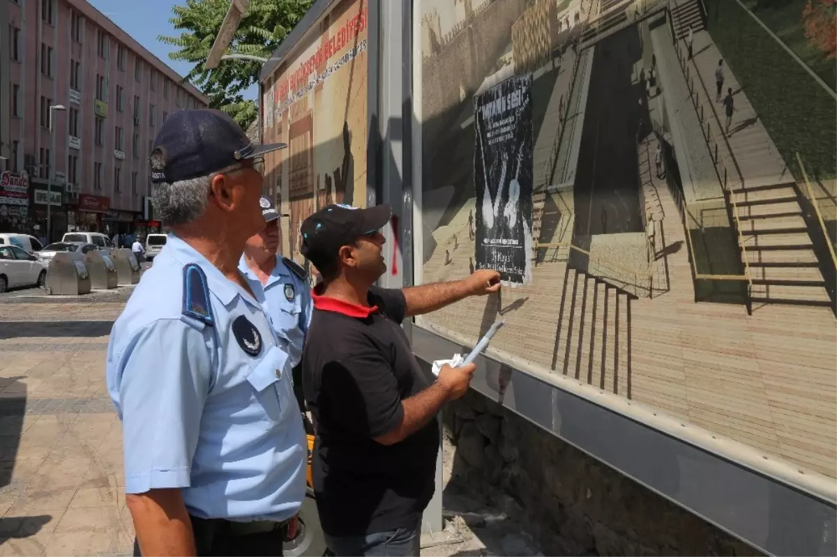 Büyükşehir Zabıta Ekipleri El İlanlarını Topladı