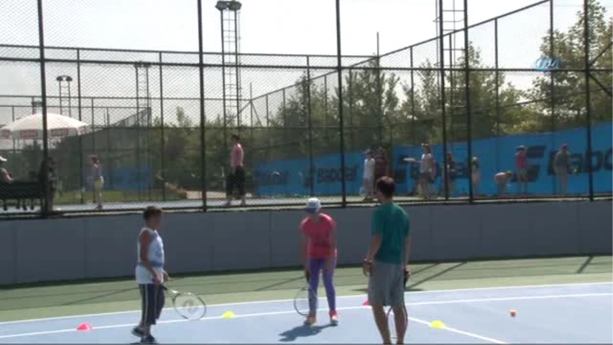 Çekmeköy Belediyesi\'nin Tenis Kursuna Yoğun İlgi