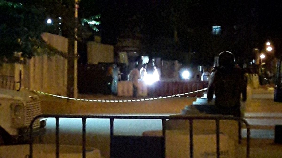Diyarbakır\'da Emniyete El Bombalı Silahlı Saldırı