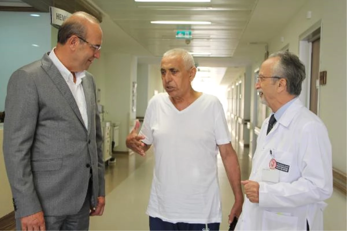 Dünyada İlk Kez Türkiye\'de Yapay Kalp Taşıyan Bir Hastaya Mide Tümörü Ameliyatı Gerçekleştirildi