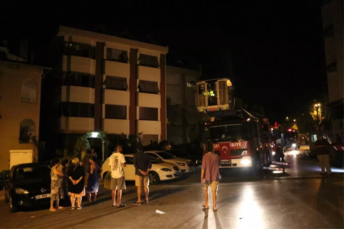 Etiler\'de Yangın, Mahalle Sakinlerini Sokağa Döktü