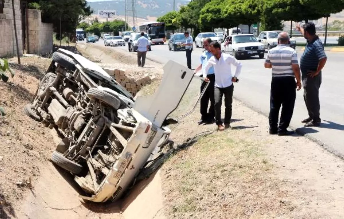 Gaziantep\'te Minibüs Devrildi: 7 Yaralı