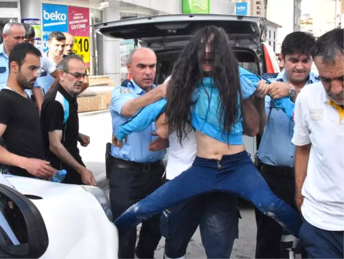 \'Drift\' Yaparken Kaza Yapan Genç Kız, Sinir Krizi Geçirip Aracını Yaktı!