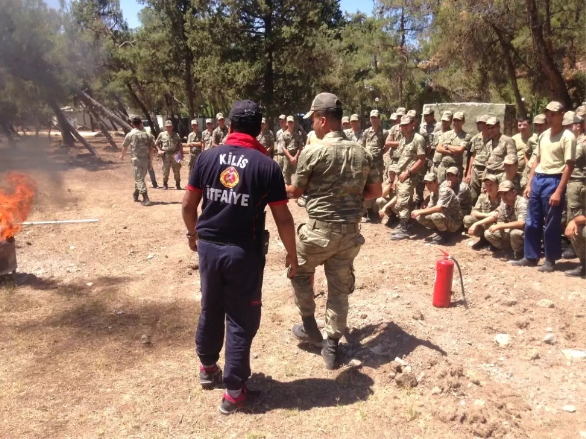 İtfaiye Ekipleri Şehit Mehmet Karakolunda ve Taburda Personellere Yangın Eğitimi Verildi