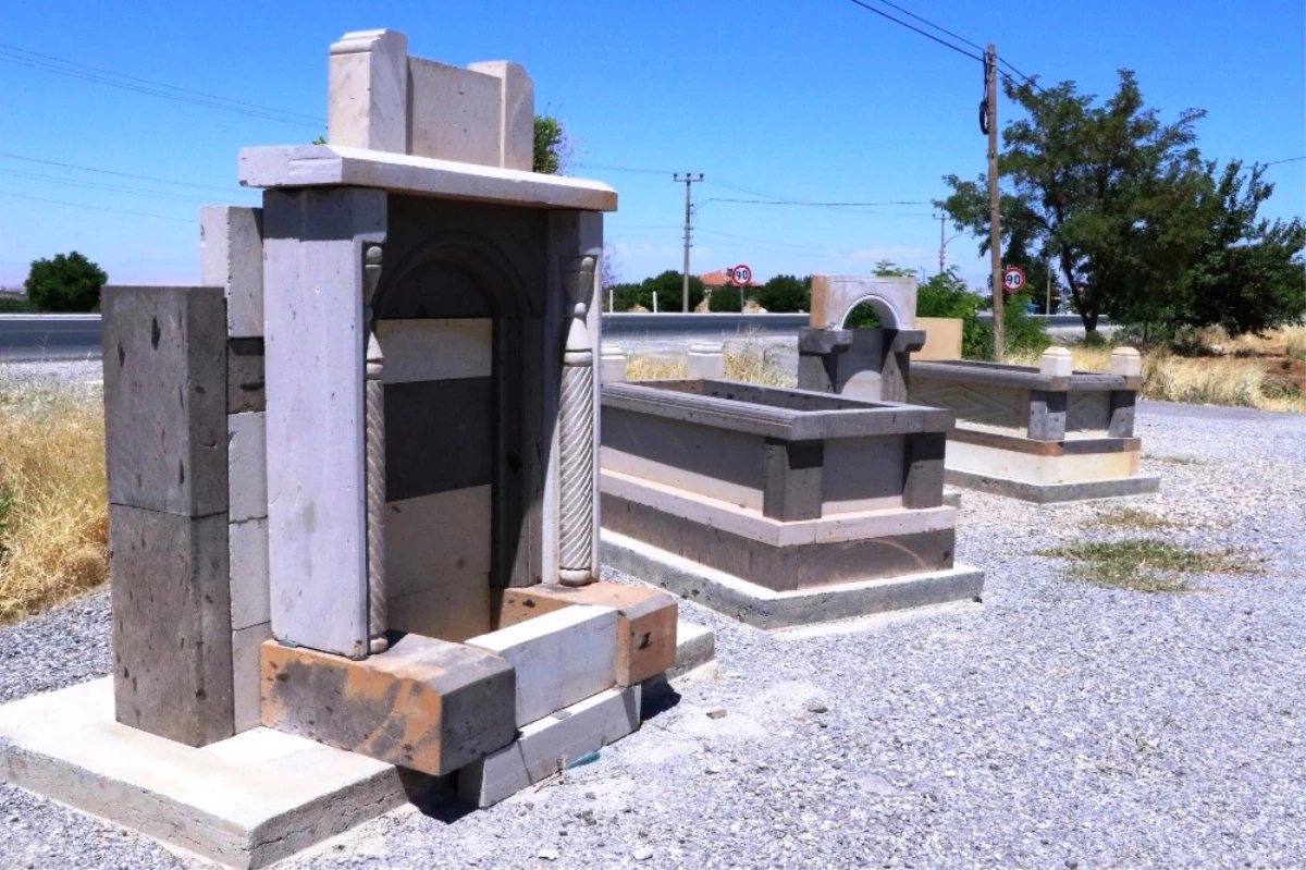 Tarihi Camilerle Aynı Taştan Yapılan Lüks Mezarların Bedeli 50 Bin TL