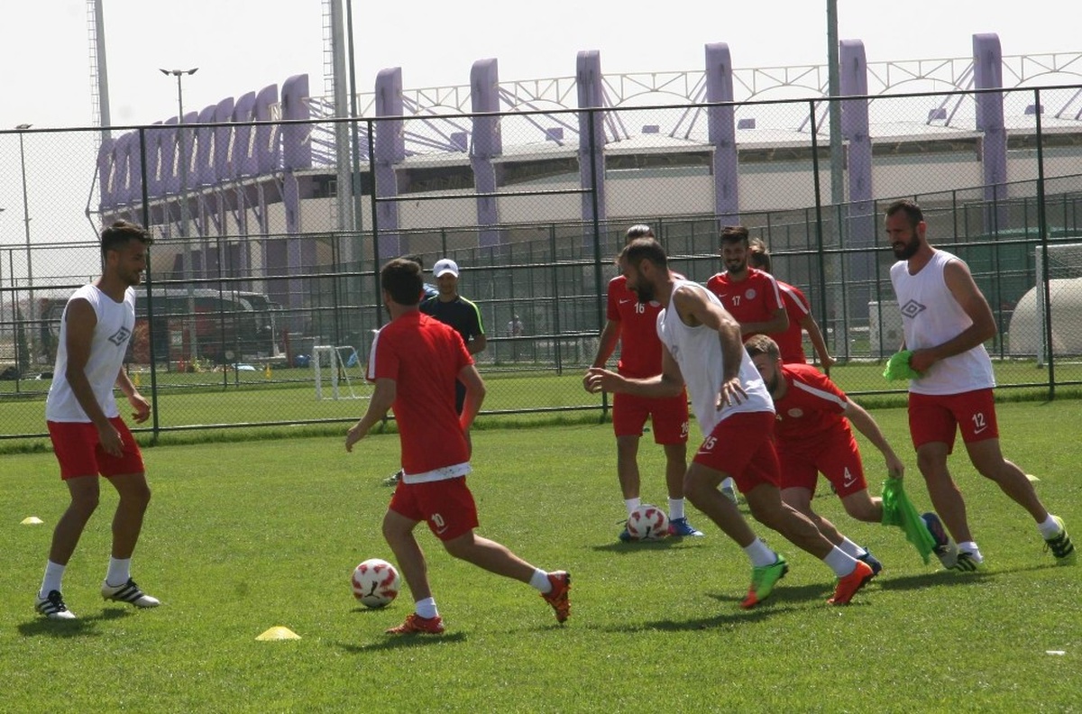 Bayram Bektaş: "İstediğimiz Futbol Anlayışını Yavaş Yavaş Sahaya Yansıtıyoruz"