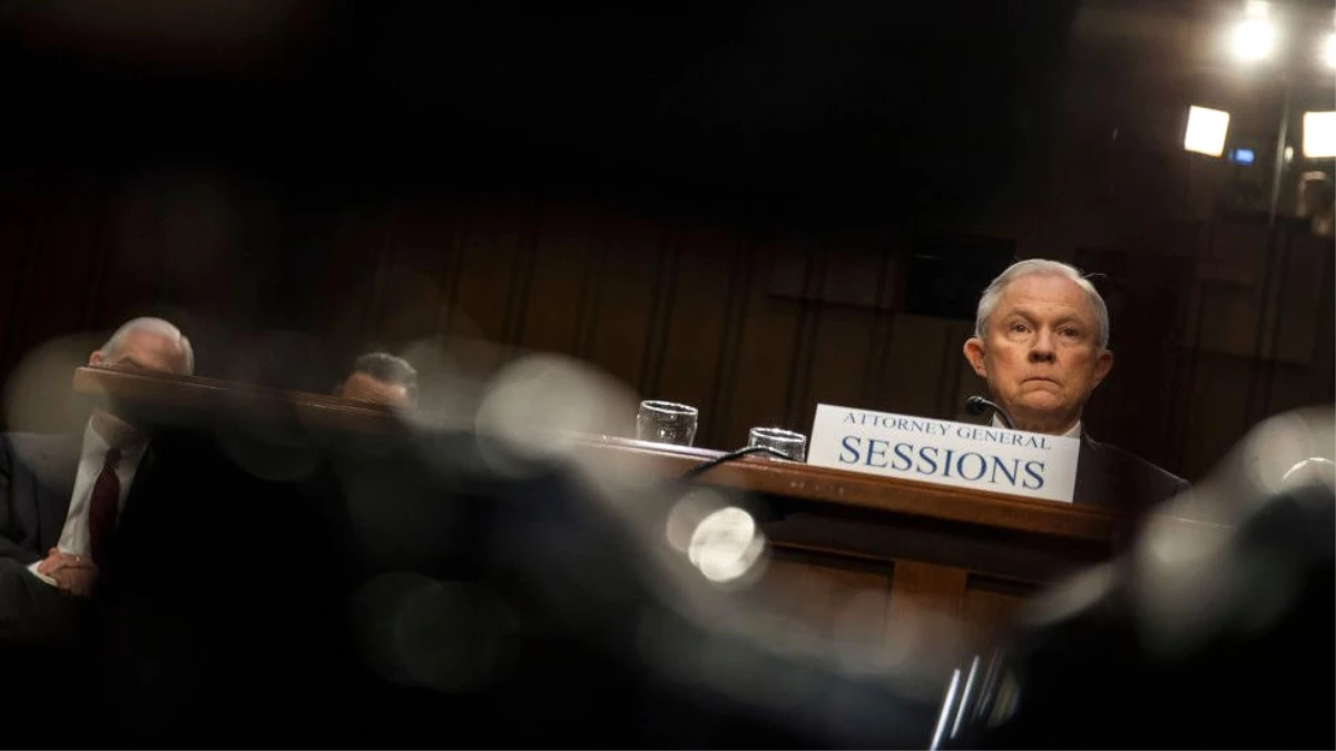 Trump, ABD Adalet Bakanı Jeff Sessions\'ı Görevden Almaya mı Hazırlanıyor?