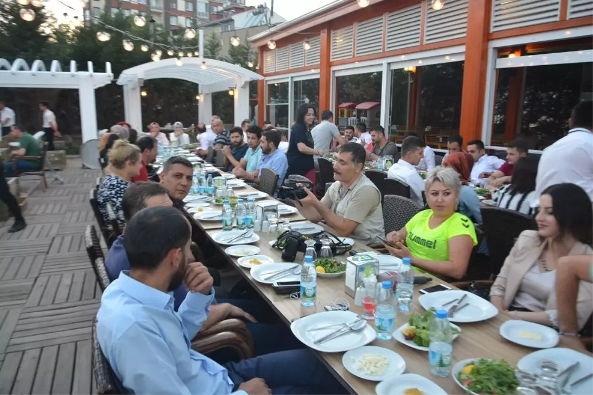 AK Parti Uşak İl Başkanı Kuş: "Basınımız Özgür Bir Şekilde Mesleğini İcra Etmektedir"