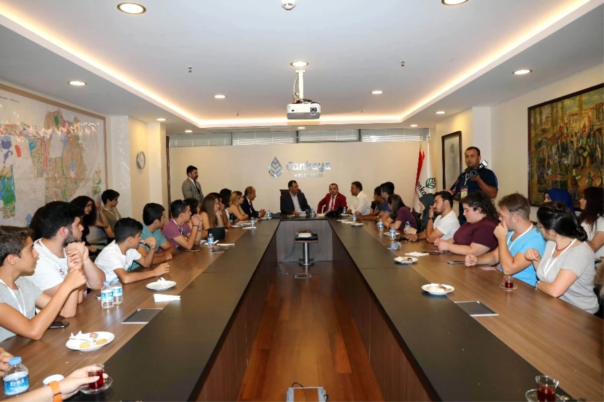 Antalyalı Gençlerden Başkan Taşdelen\'e Ziyaret