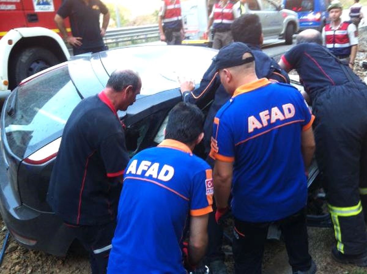 Artvin\'de Tünel Çıkışında Kaza : 1 Ölü, 2 Yaralı