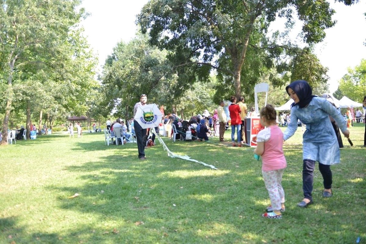 Babalar ve Çocukları Uçurtma Uçuracak