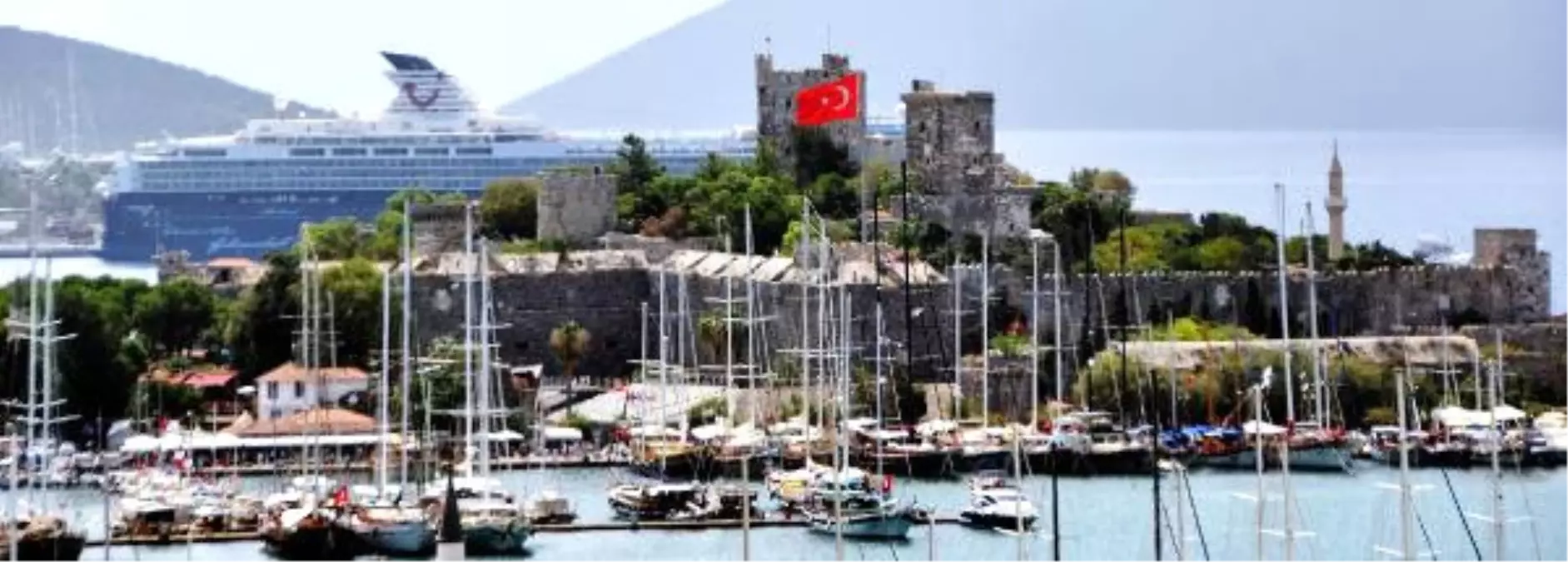 Bodrum\'a Denizden 2 Bin 165 Turist Geldi