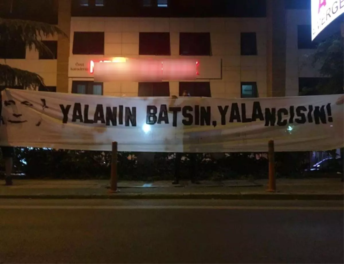 Bu Pankarta Tepki Büyüyor