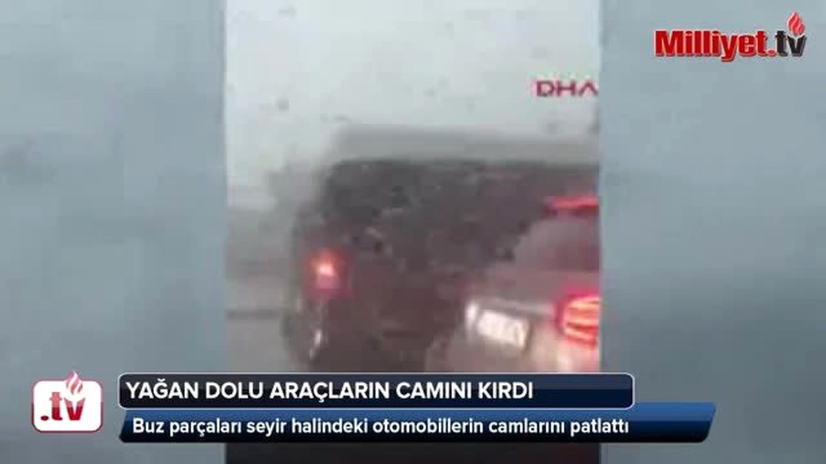 Buz Parçaları Seyir Halindeki Otomobillerin Camlarını Patlattı