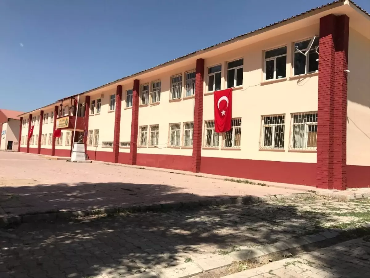 Çaldıran Belediyesinden Okul Onarımı