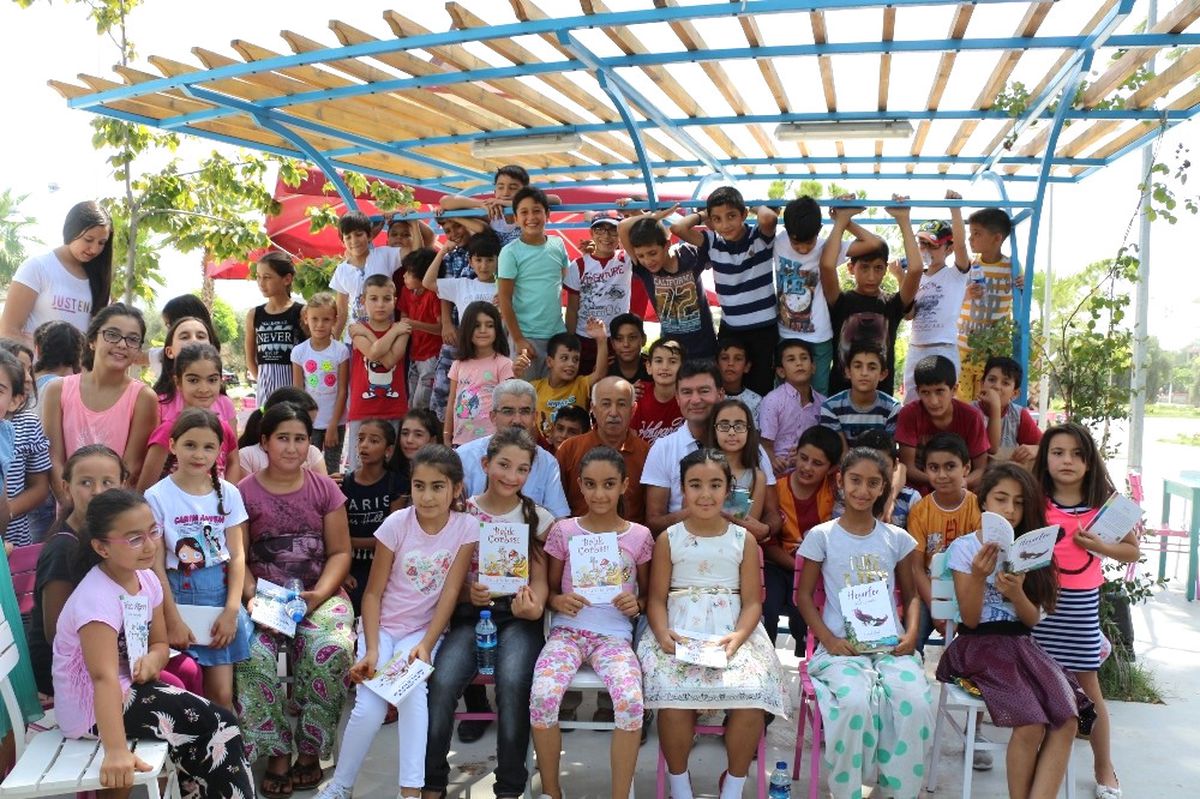 Çocuklardan Başkan Akın\'a Sevgi Seli