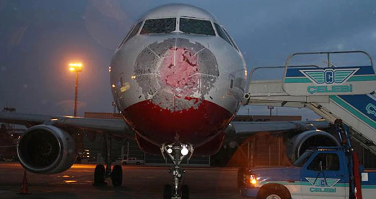 Havada Korkunç Anlar! Dolu Yağışı Uçağın Burnunu Parçaladı, Pilot Faciayı Önledi