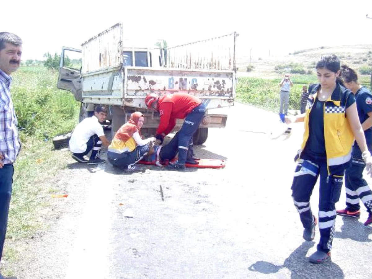 Gönen\'de Trafik Kazası: 2 Ölü, 3 Yaralı