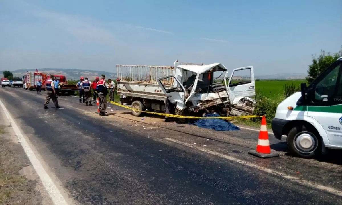 Gönen\'de Trafik Kazası: 2 Ölü