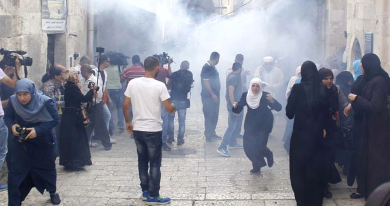 İsrail Polisi, Mescid-i Aksa\'ya Giren Müslümanlara Saldırdı