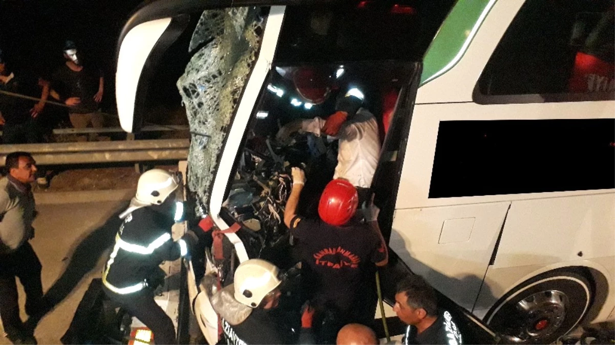Kahramanmaraş\'ta Otobüs Tıra Çarptı: 1 Ölü, 26 Yaralı