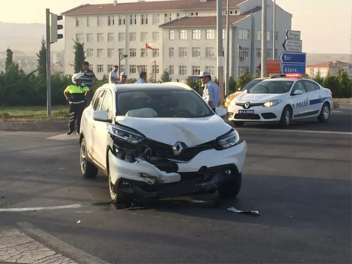 Kırmızı Işık İhlali Yapan Gurbetçiler Kaza Yaptı: 2 Yaralı