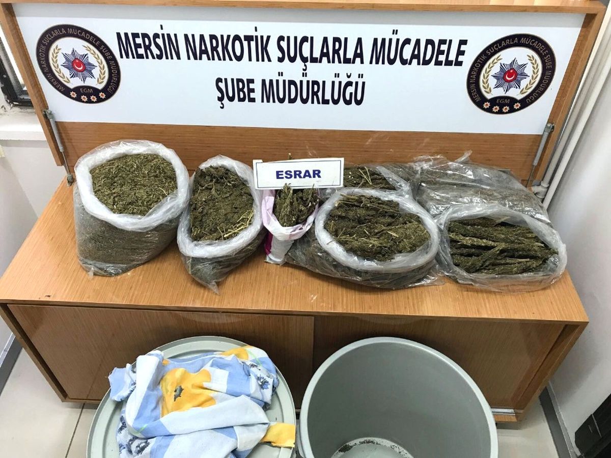 Mersin\'de 13.5 Kilo Esrar Ele Geçirildi
