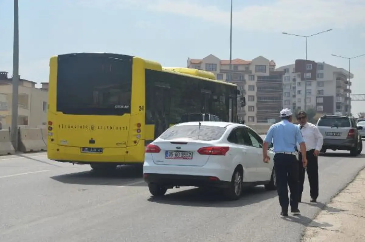 Otobüs Beklerken Otomobil Çarpan Kadın Öldü