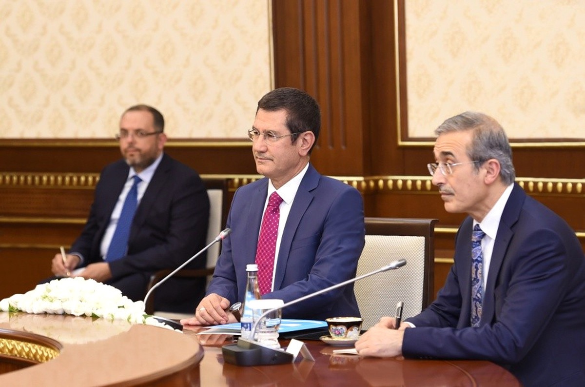 Özbekistan Cumhurbaşkanı Mirziyoyev, Milli Savunma Bakanı Canikli\'yi Kabul Etti