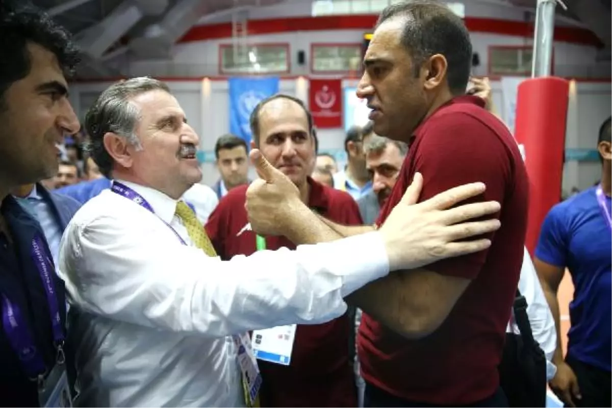 Sahadan Çekilen İranlı Voleybolcuları Bakan Osman Aşkın Bak İkna Etti