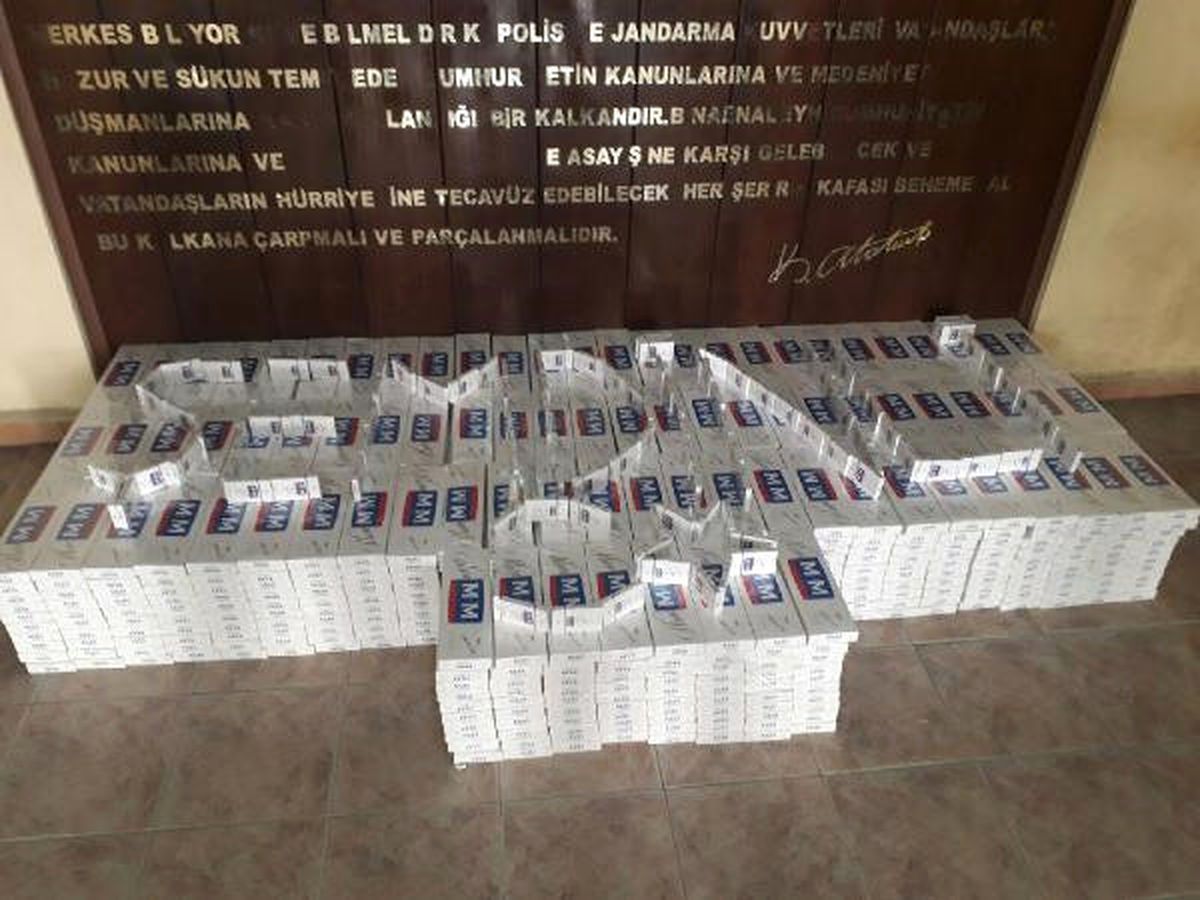 Şemdinli\'de Kamyonetten 8 Bin Paket Kaçak Sigara Çıktı