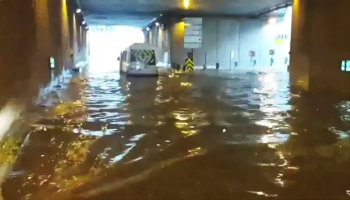 Taksim Tüneli Sular Altında Kaldı