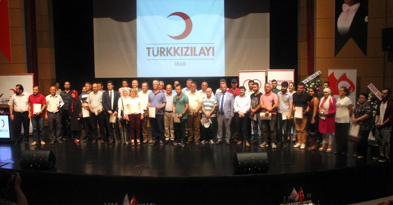 Türk Kızılayı\'ndan Bağışçılara Madalya