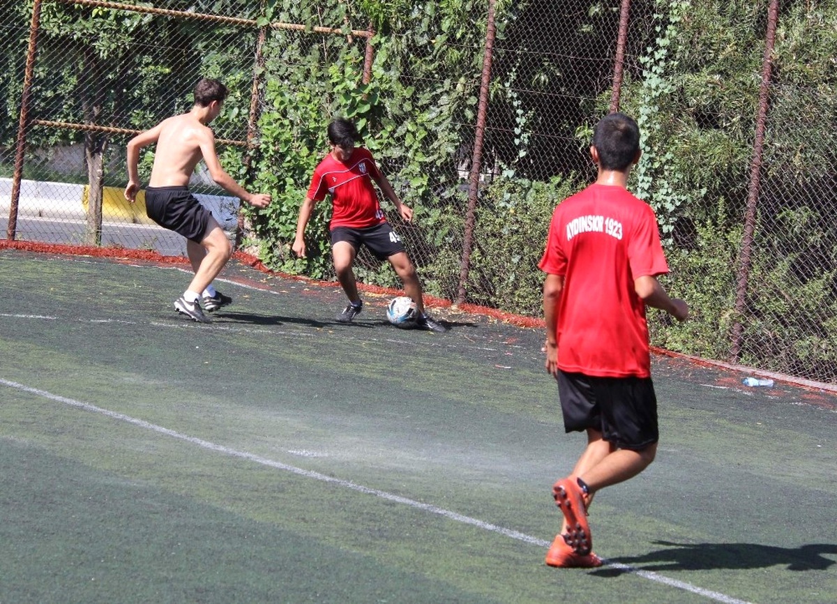 Aydınspor 1923\'ün Altyapısı Çalışmalara Halı Sahada Devam Ediyor