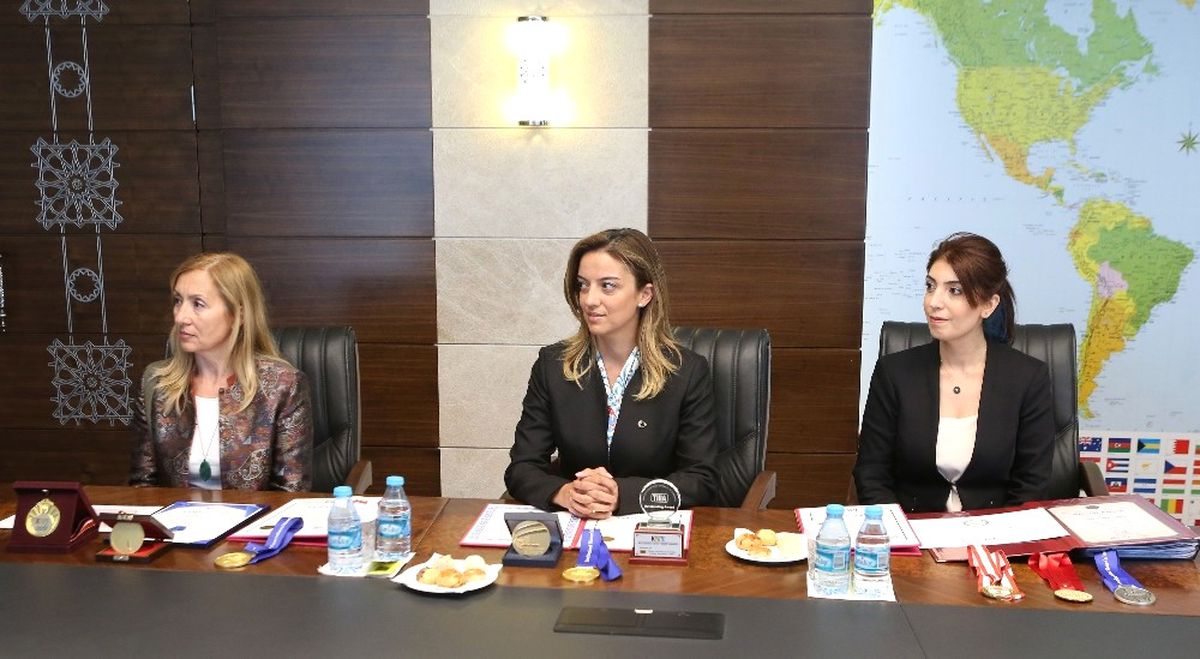 Bakan Özlü\'den Kadın Buluşçulara Tam Destek