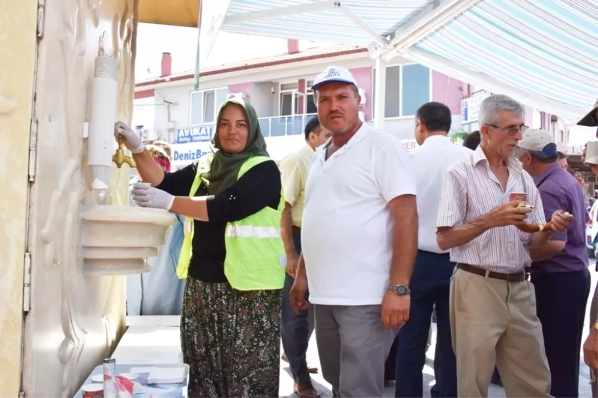 Bigadiç\'te Çeşmeden Buz Gibi Ayran Aktı