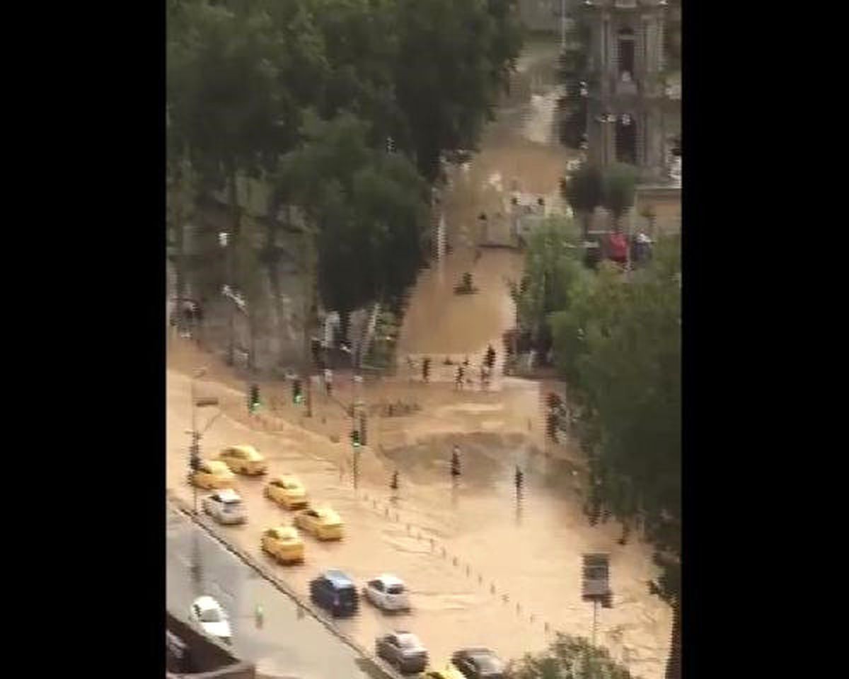 Bu Kez Dolmabahçe\'de Kara ile Deniz Birleşti