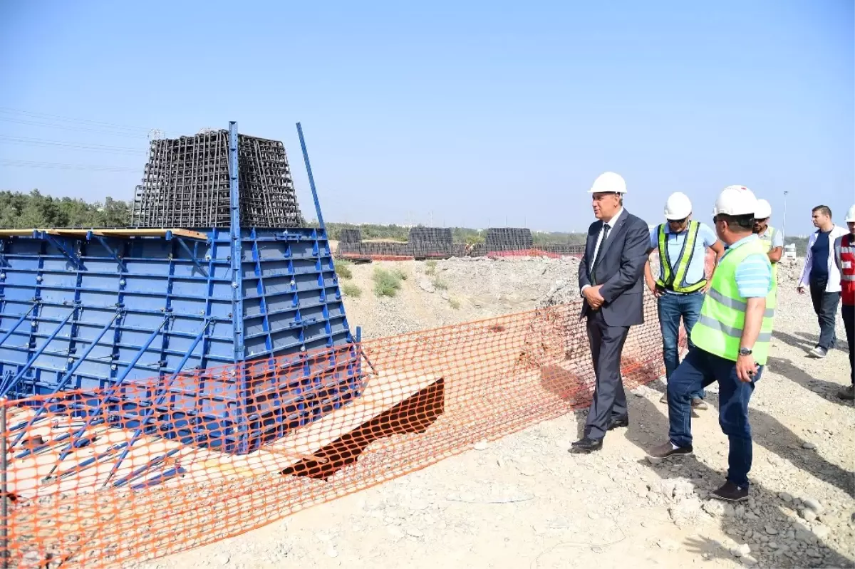 Devlet Bahçeli Köprüsü\'nde Çalışmalar Sürüyor