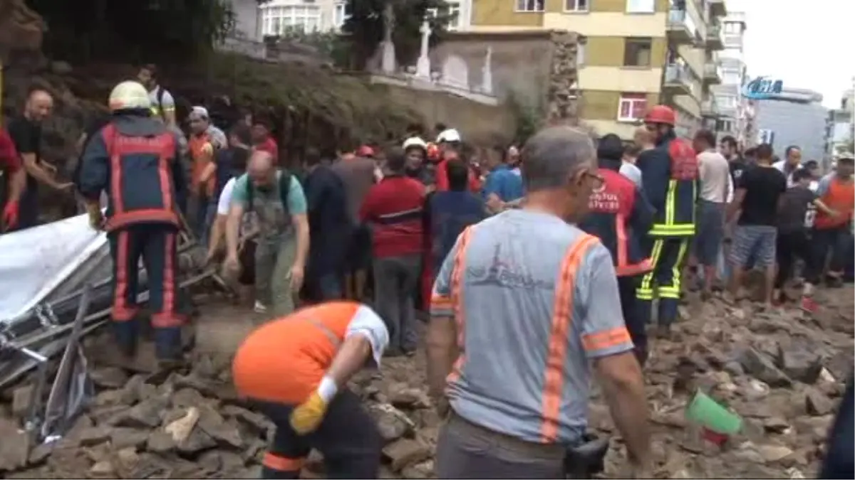 Ermeni Mezarlığı\'nın Duvarı Çöktü: 2 Kişi Göçük Altında Kaldı