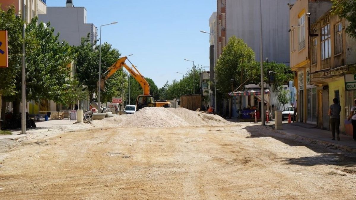 Eski Kahta Caddesinde Altyapı Çalışmaları Devam Ediyor