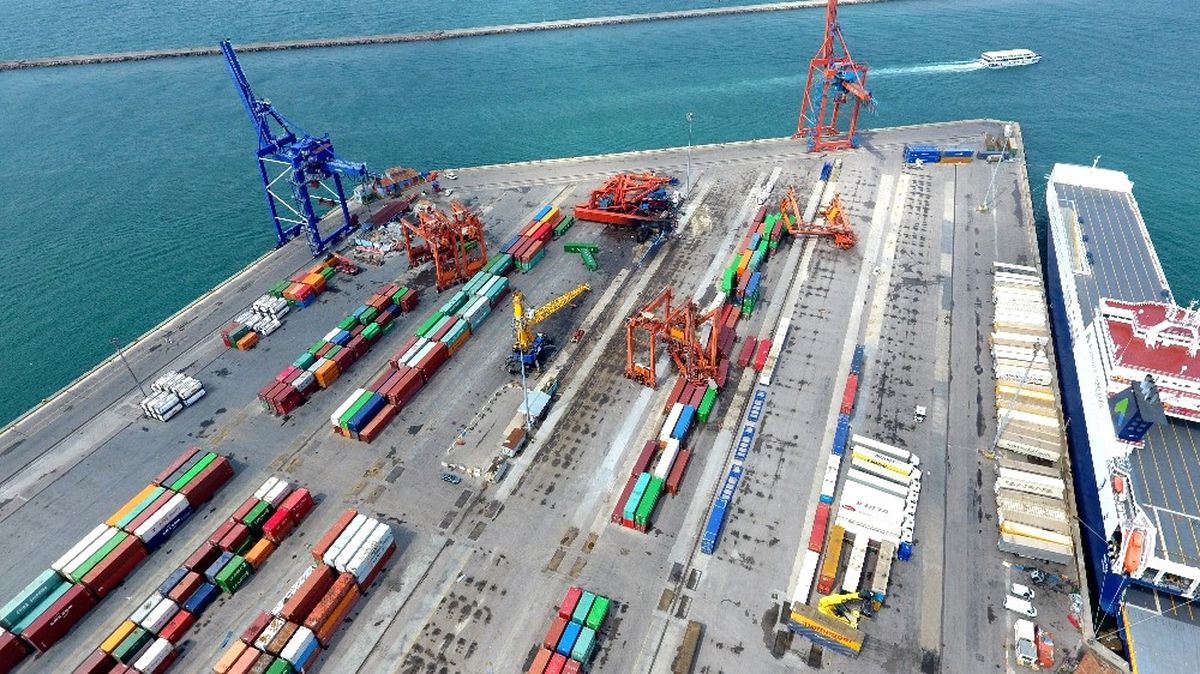 Haydarpaşa Limanı\'nda Fırtınadan Devrilen Vinçler Havadan Görüntülendi